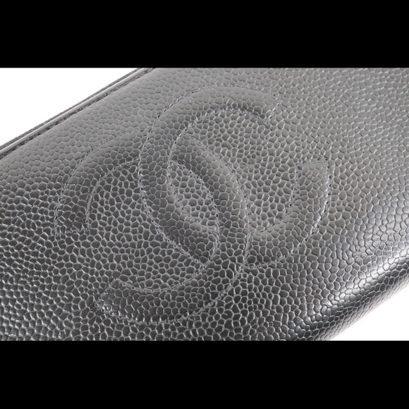 Authentic Vintage Chanel Large Black Caviar Timeless CC Zipper Around Wallet - Picture 5 of 13